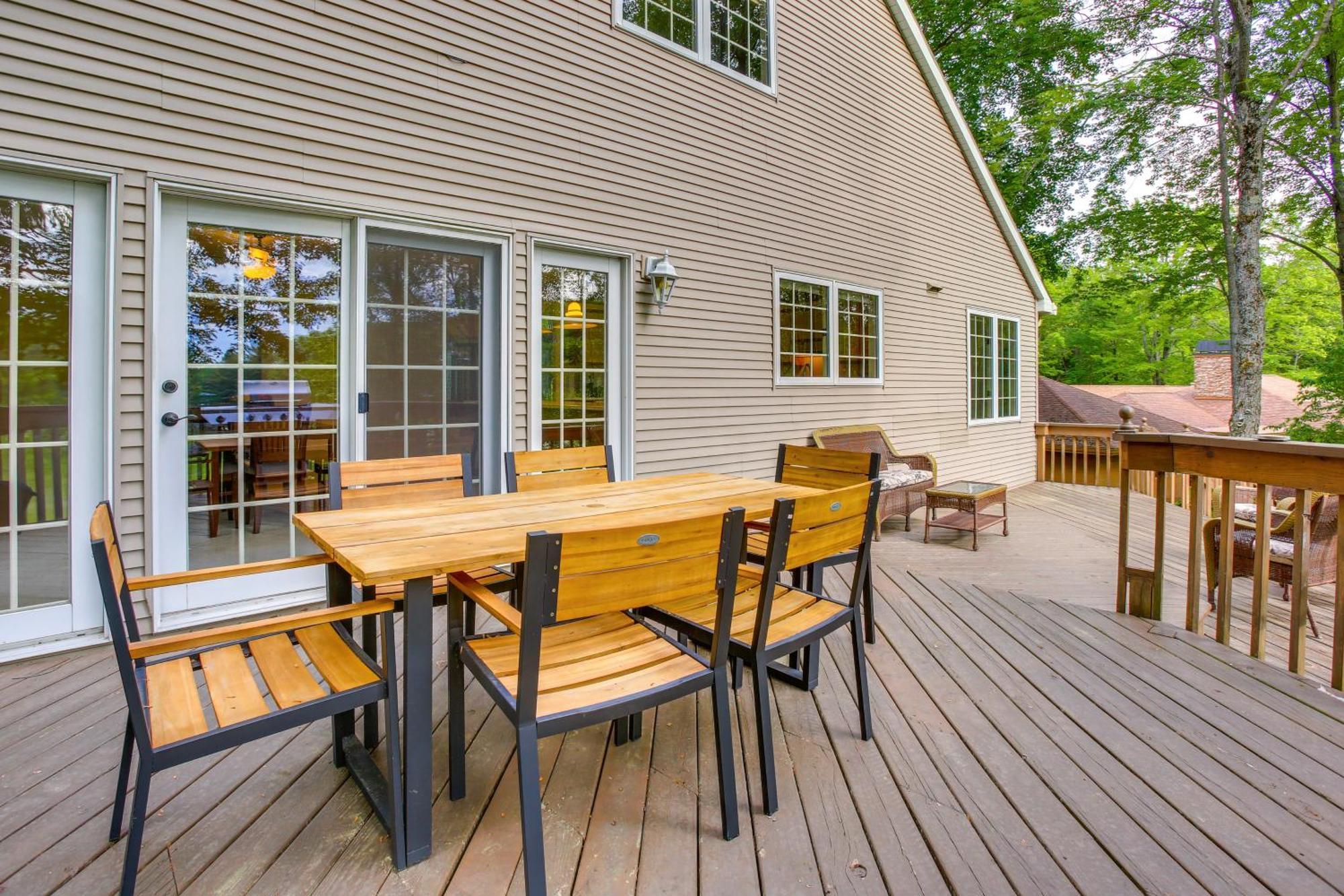 Family-Friendly Cadillac Home With Golf Course Views Exterior foto