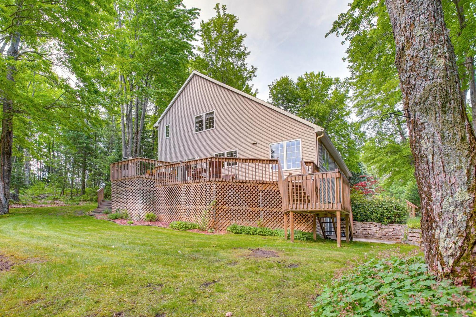 Family-Friendly Cadillac Home With Golf Course Views Exterior foto